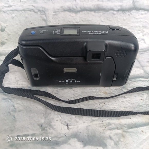 Olympus Infinity Zoom 210 35mm Film Camera Point Shoot Flash Japan UNTESTED a12 - Picture 3 of 4